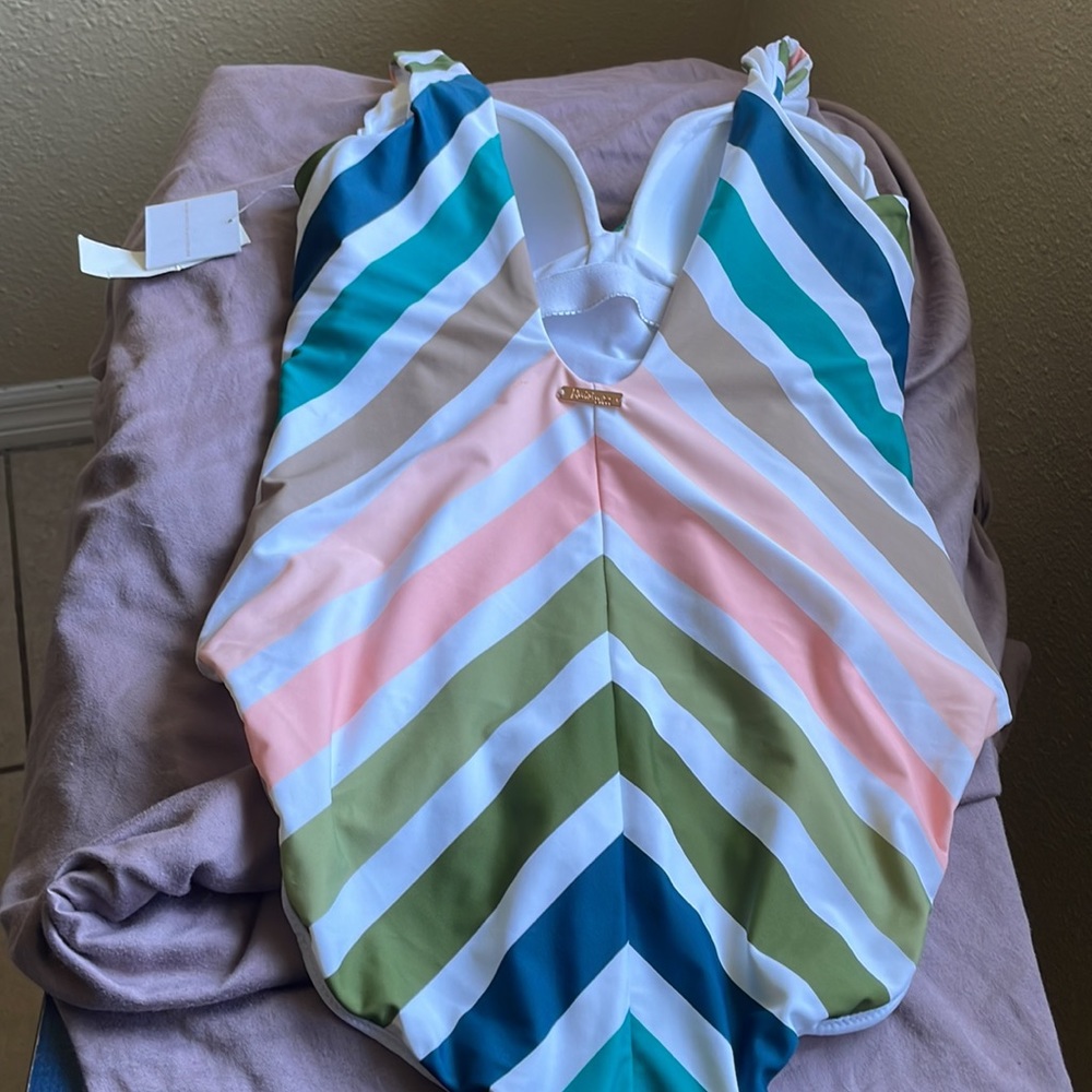 Bathing suite - Picture 3 of 3